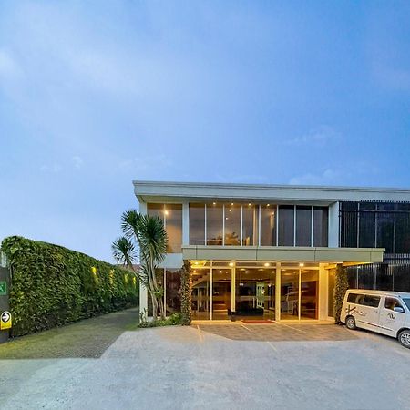 Aveon Express Hotel By Daphna International Yogyakarta Exterior photo