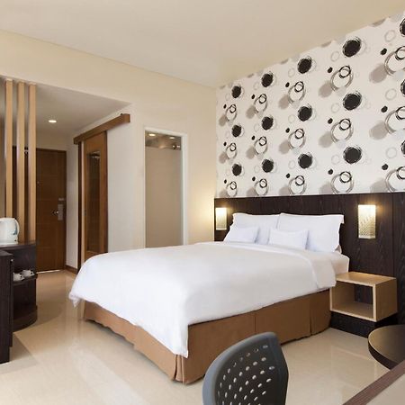 Aveon Express Hotel By Daphna International Yogyakarta Exterior photo