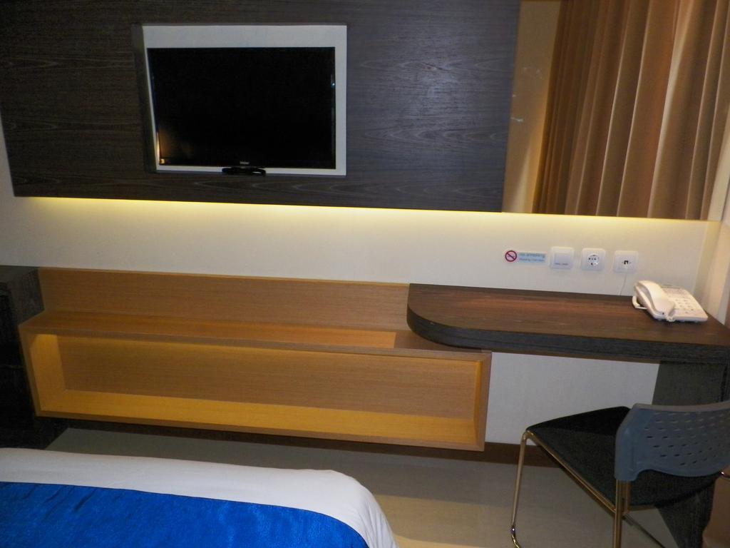 Aveon Express Hotel By Daphna International Yogyakarta Exterior photo