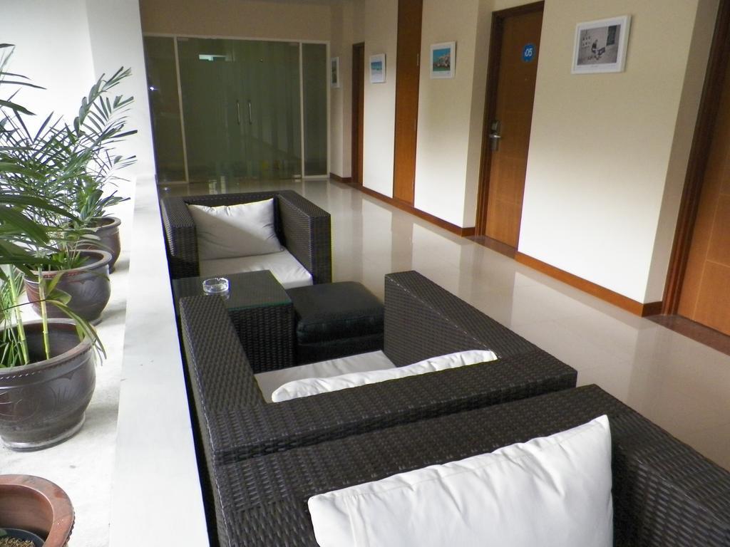 Aveon Express Hotel By Daphna International Yogyakarta Exterior photo