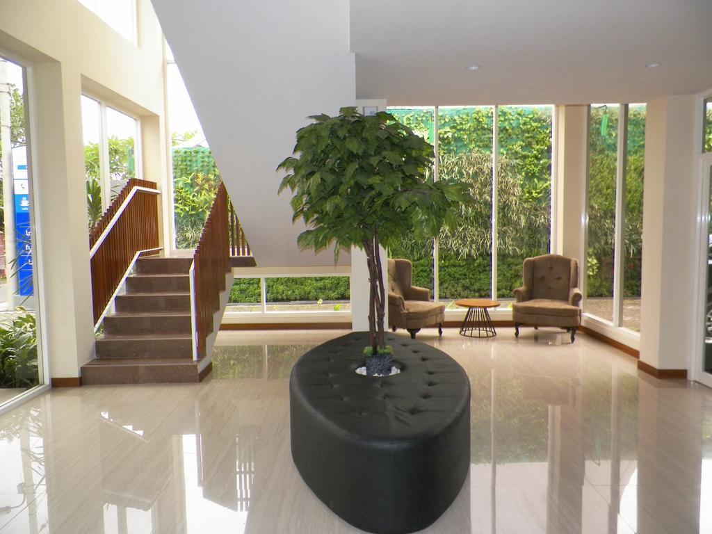 Aveon Express Hotel By Daphna International Yogyakarta Exterior photo