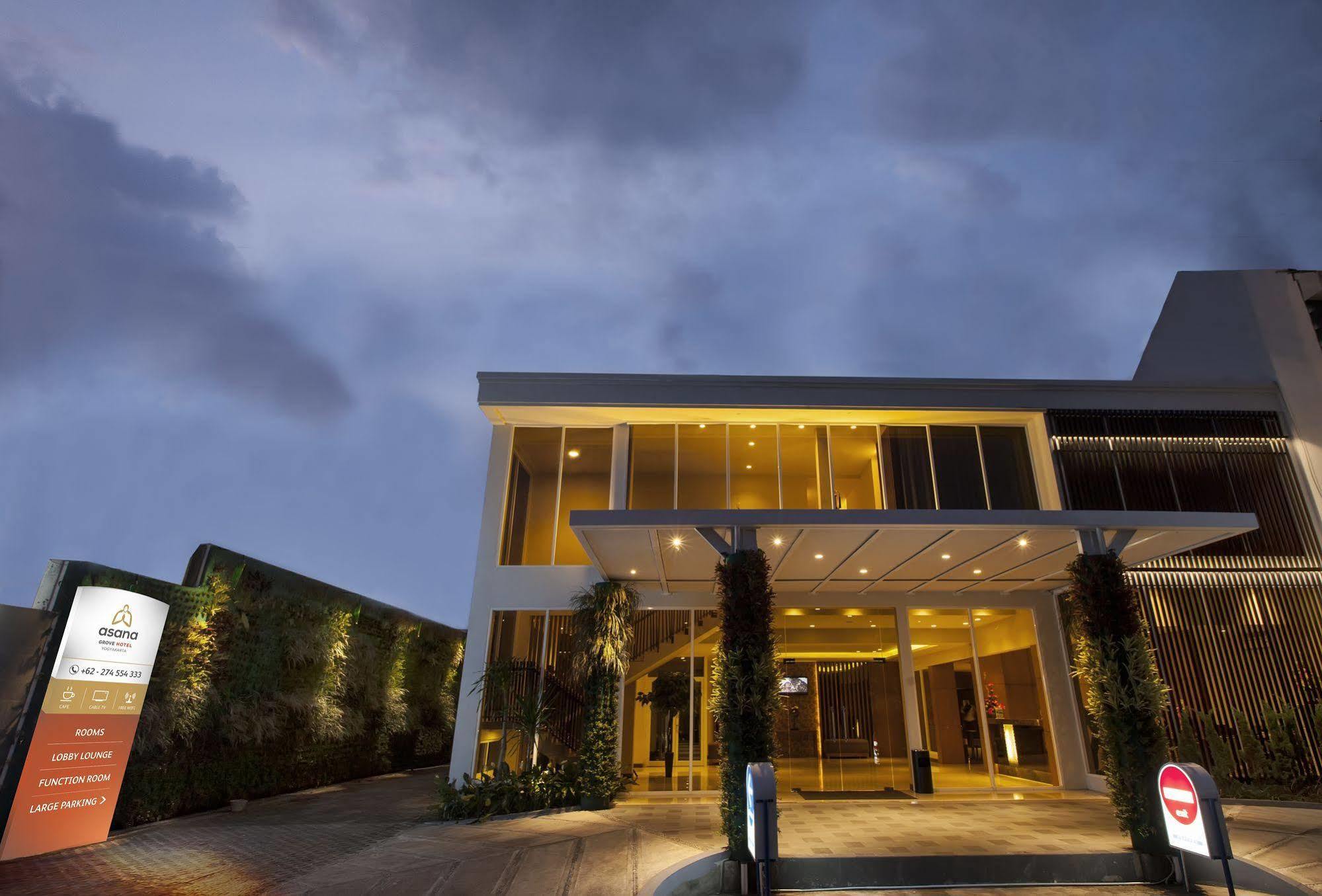 Aveon Express Hotel By Daphna International Yogyakarta Exterior photo
