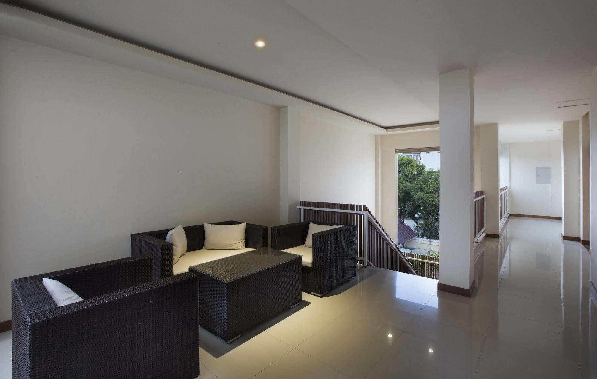 Aveon Express Hotel By Daphna International Yogyakarta Exterior photo