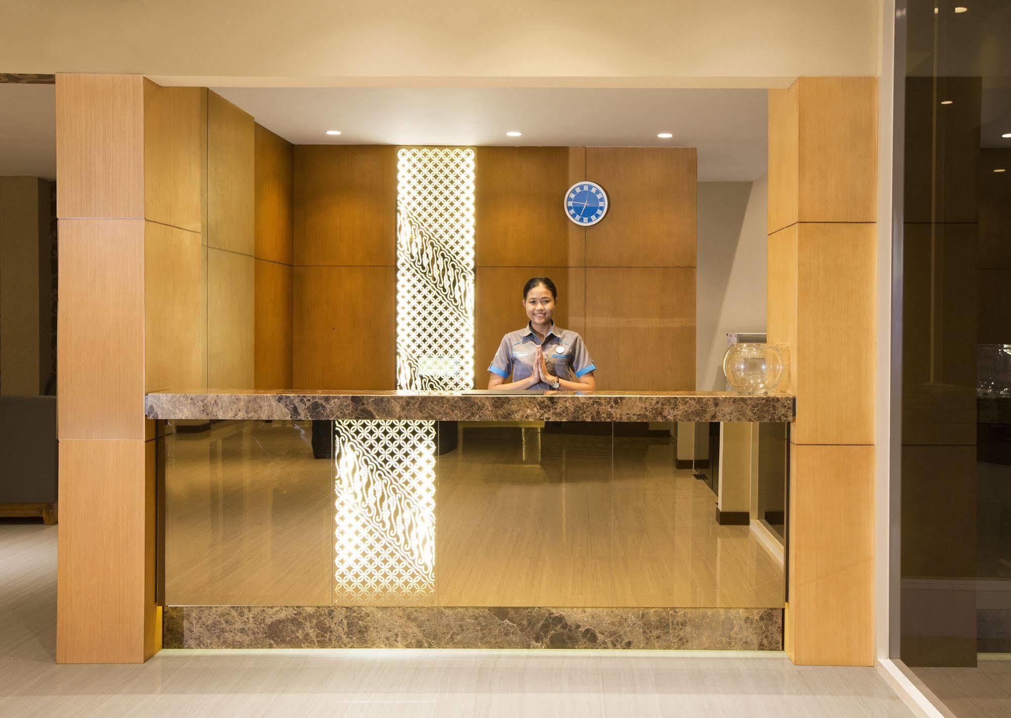 Aveon Express Hotel By Daphna International Yogyakarta Exterior photo